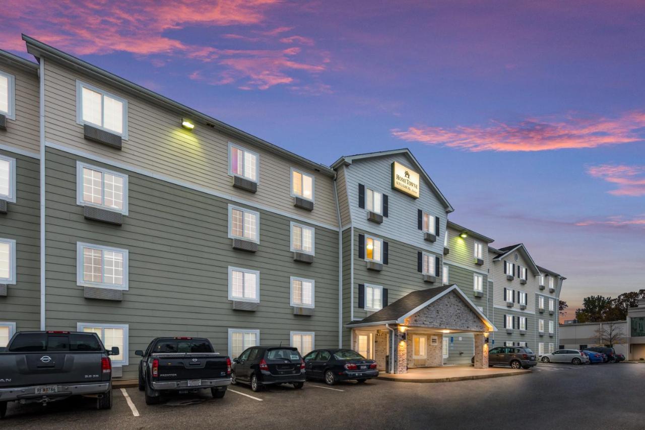 Hometowne By Red Roof Motel