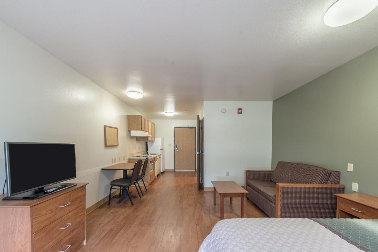 Motel Hometowne By Red Roof 2*