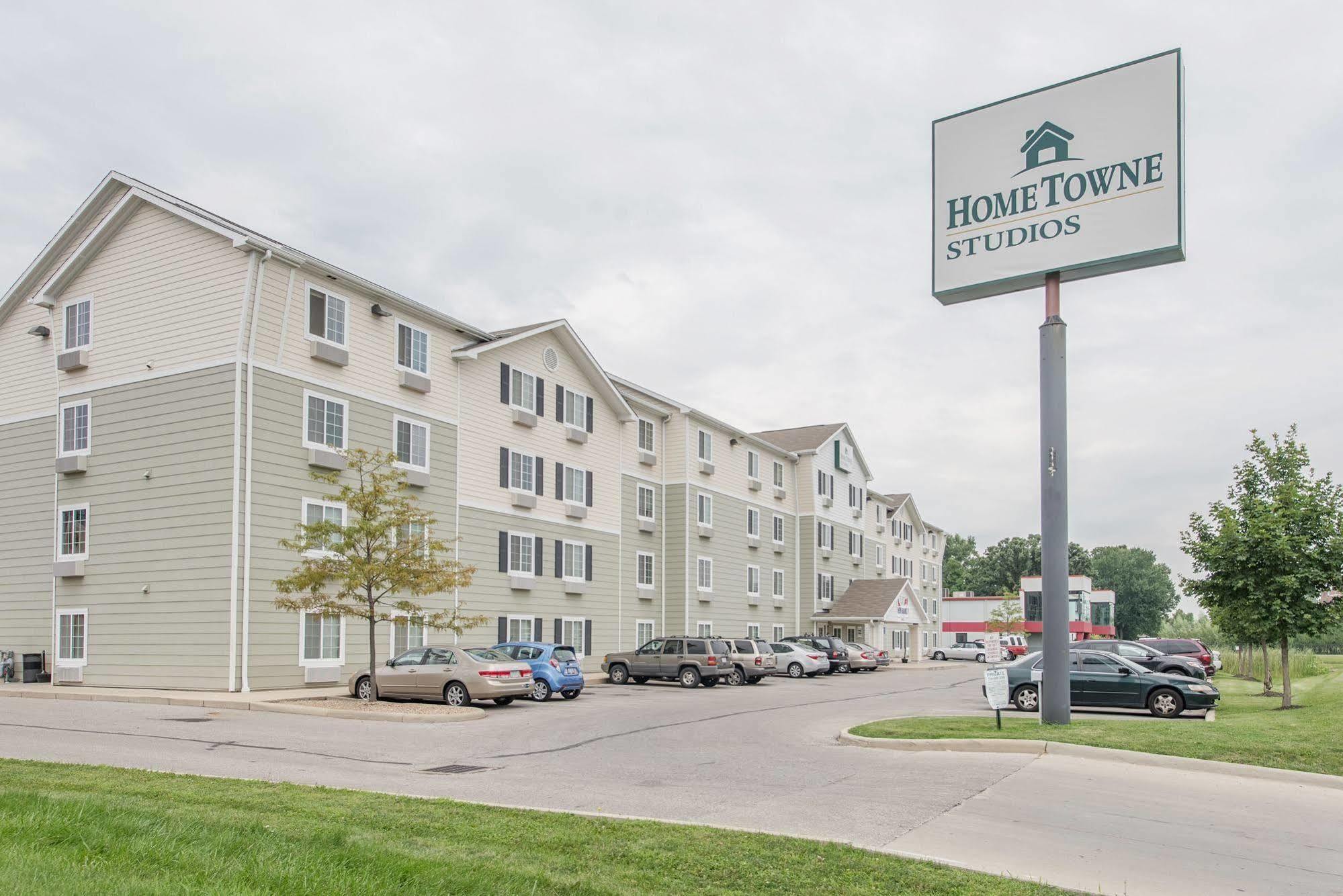 Hometowne By Red Roof Motel 2*